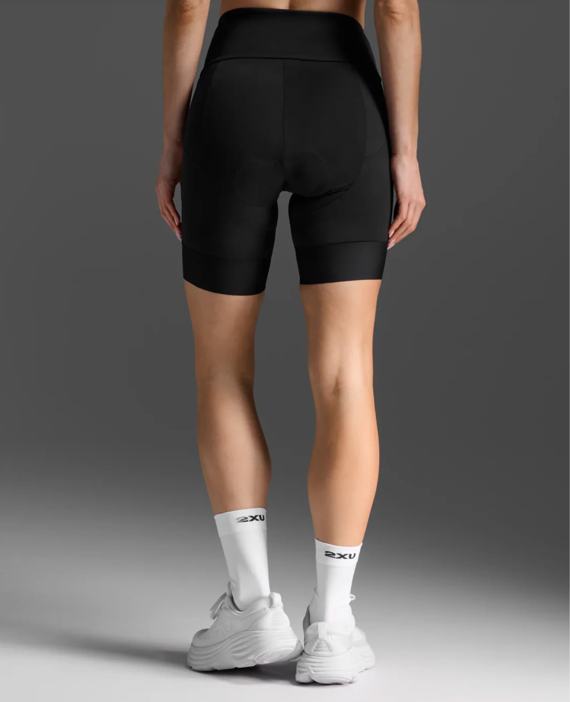 2XU Aero Tri 7 Inch Shorts (Womens) Black/White - Image 2