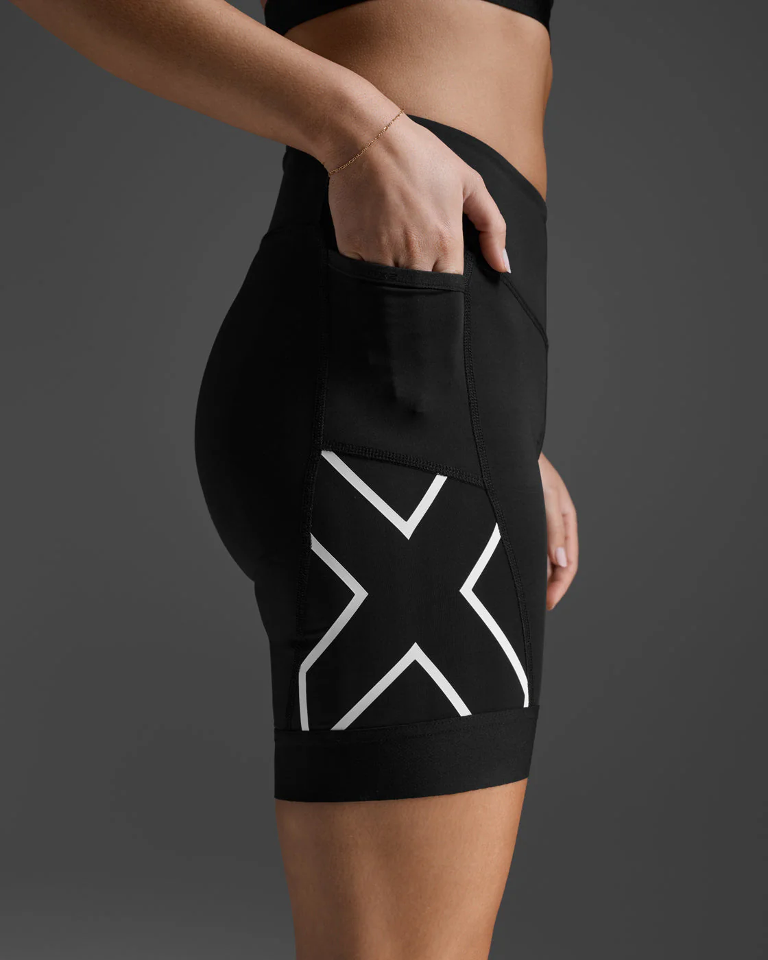 2XU Core Tri 6 Inch Shorts Womens Black/White - Image 3