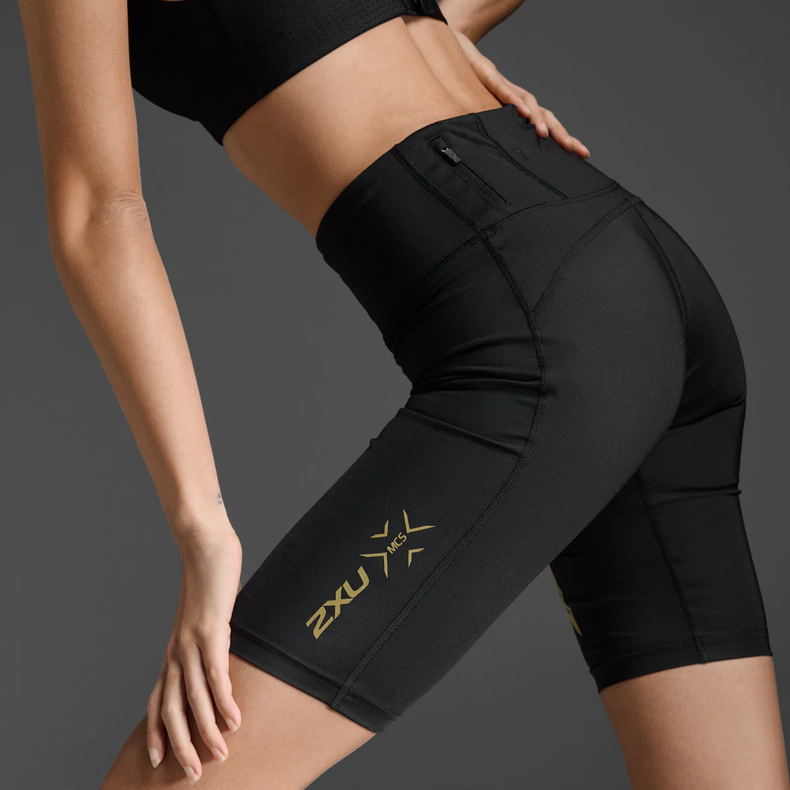 2XU Light Speed Mid-Rise Compression Shorts Womens Black/Gold - Image 2