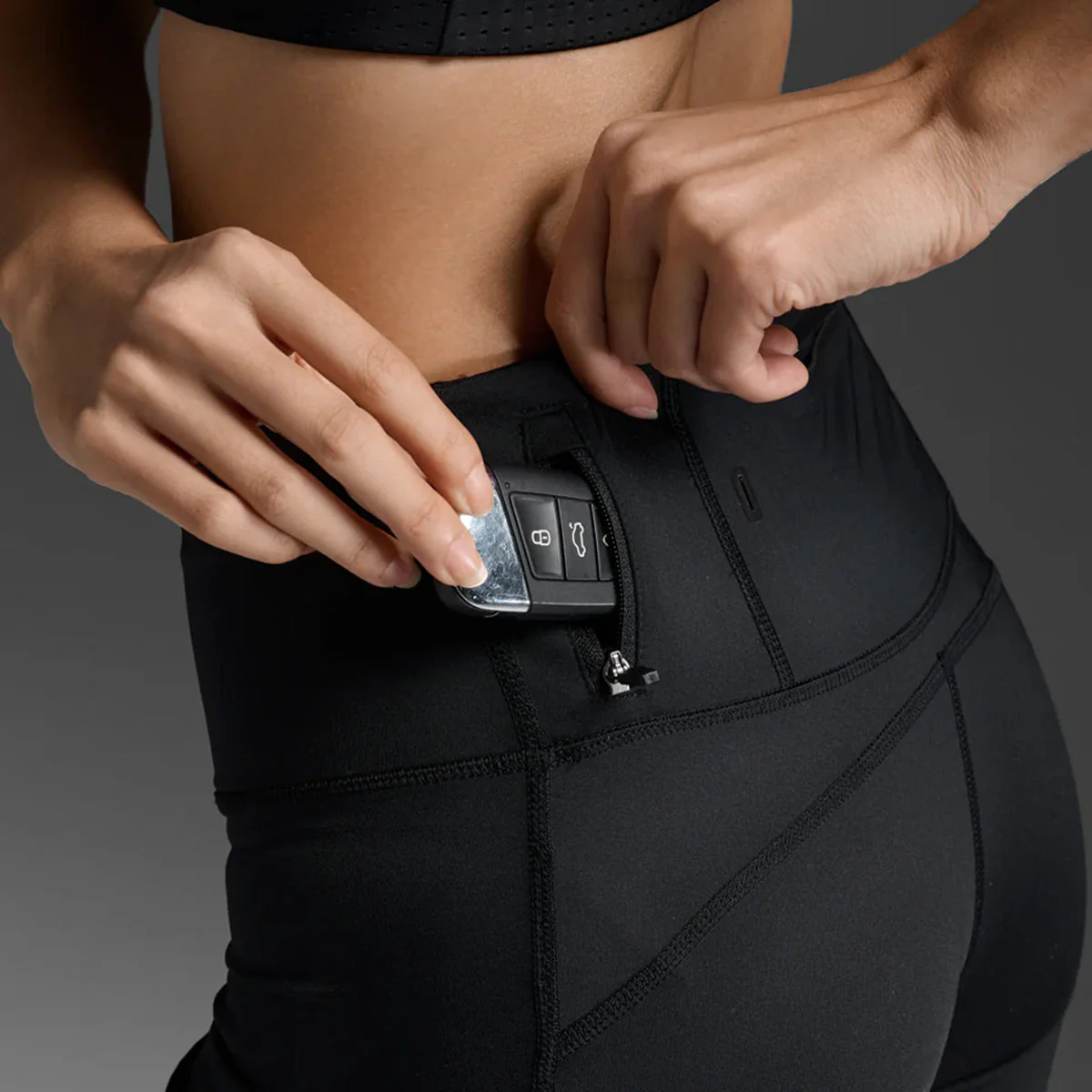 2XU Light Speed Mid-Rise Compression Shorts Womens Black/Gold - Image 4