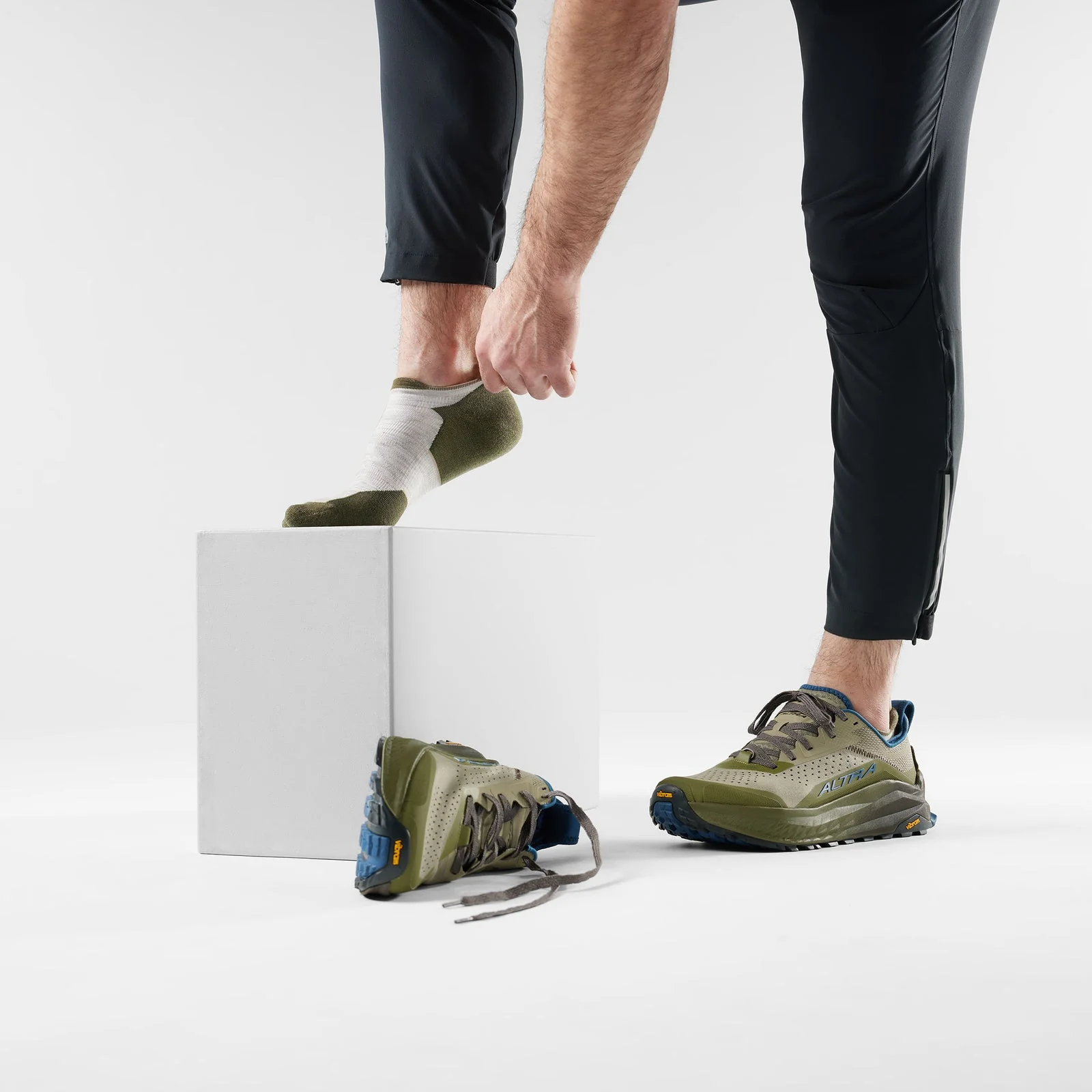 Smartwool Run Targeted Cushion Low Ankle - Ash/Winter Moss - Image 2