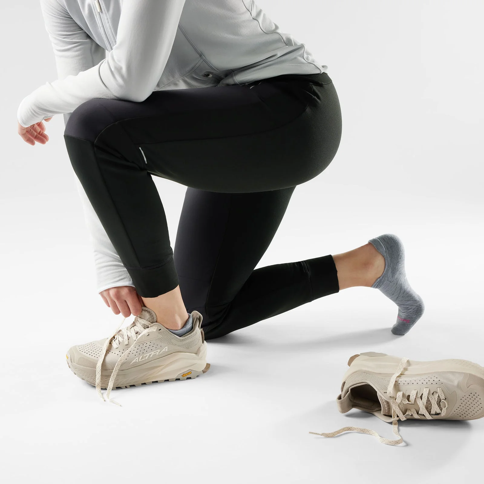 Smartwool Run Targeted Cushion Low Ankle Womens - Light Gray/White - Image 2